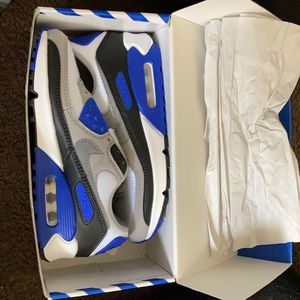 I’m selling these air max 95 never been Worn